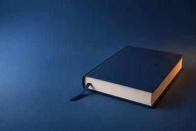 Толстая книга с закладкой